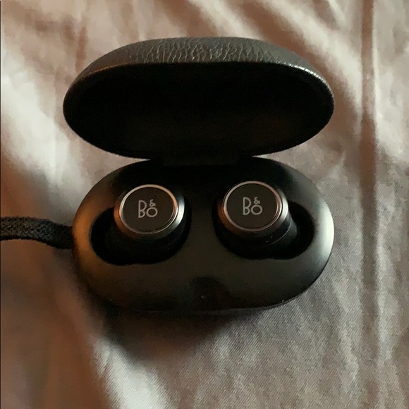Bang & Olufsen truly wireless earbuds - Picture 2 of 4